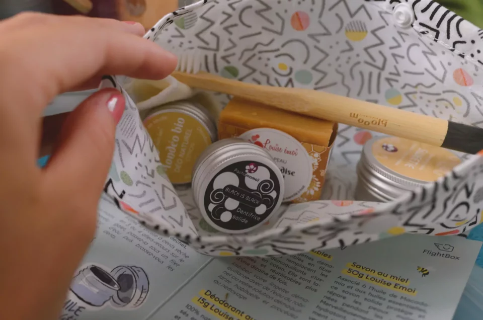 Mon avis sur les kits de voyage Blooom (trousses de toilette pour l&rsquo;avion)